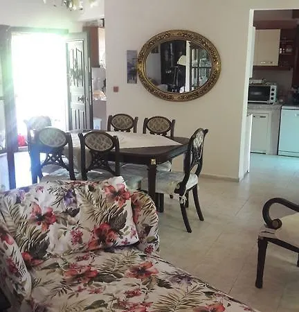 Sunny Villa